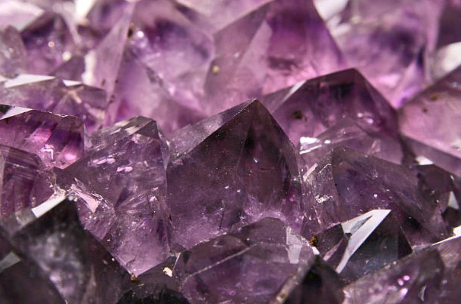 Les Cristaux Cosmetiques Sont Un Desastre Humain Environnemental The Good Goods