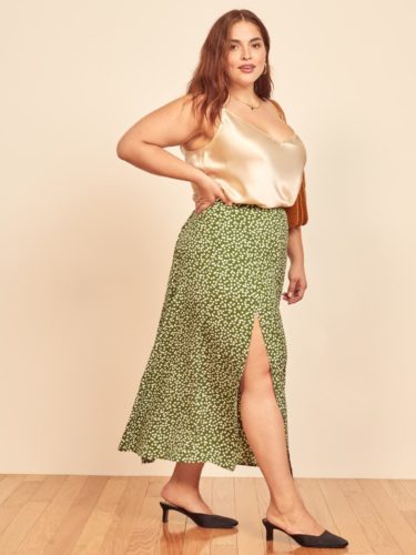 femme-grande-taille-jupe-verte-debardeur-soie