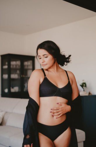 femme lingerie noire