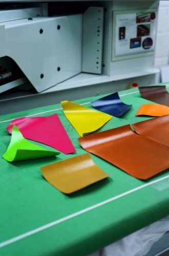 chutes-cuir-couleurs-fluo