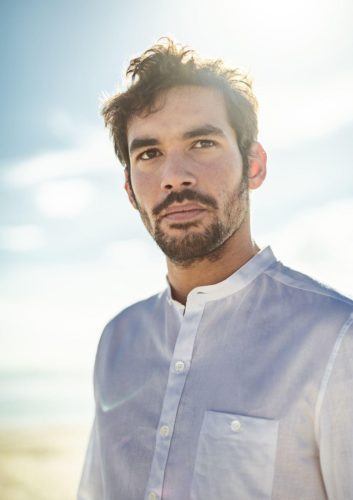 homme-chemise-lin-ciel